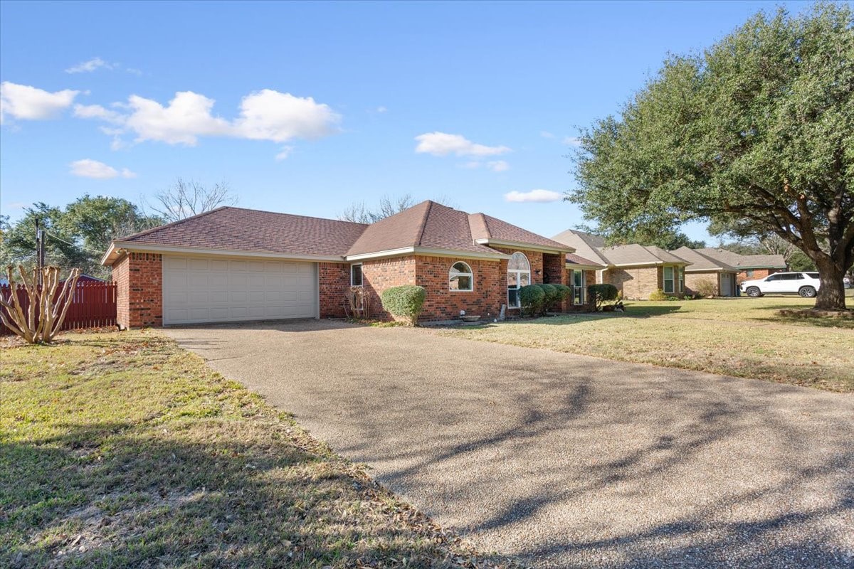 327 E Chapman Road Hewitt TX 76643