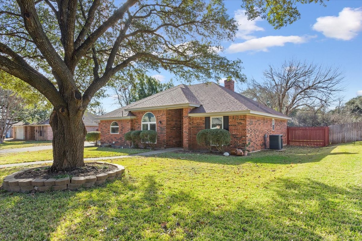 327 E Chapman Road Hewitt TX 76643