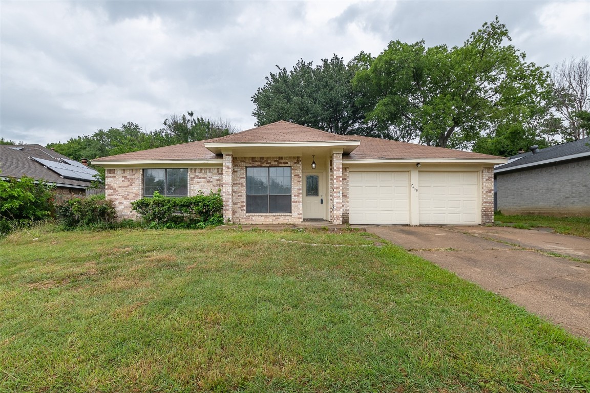 2409 Redbrook Court Arlington TX 76014