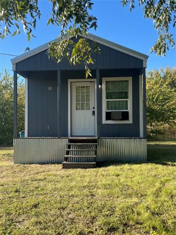 414 Cowan Street Bowie TX 76230