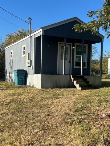 414 Cowan Street Bowie TX 76230