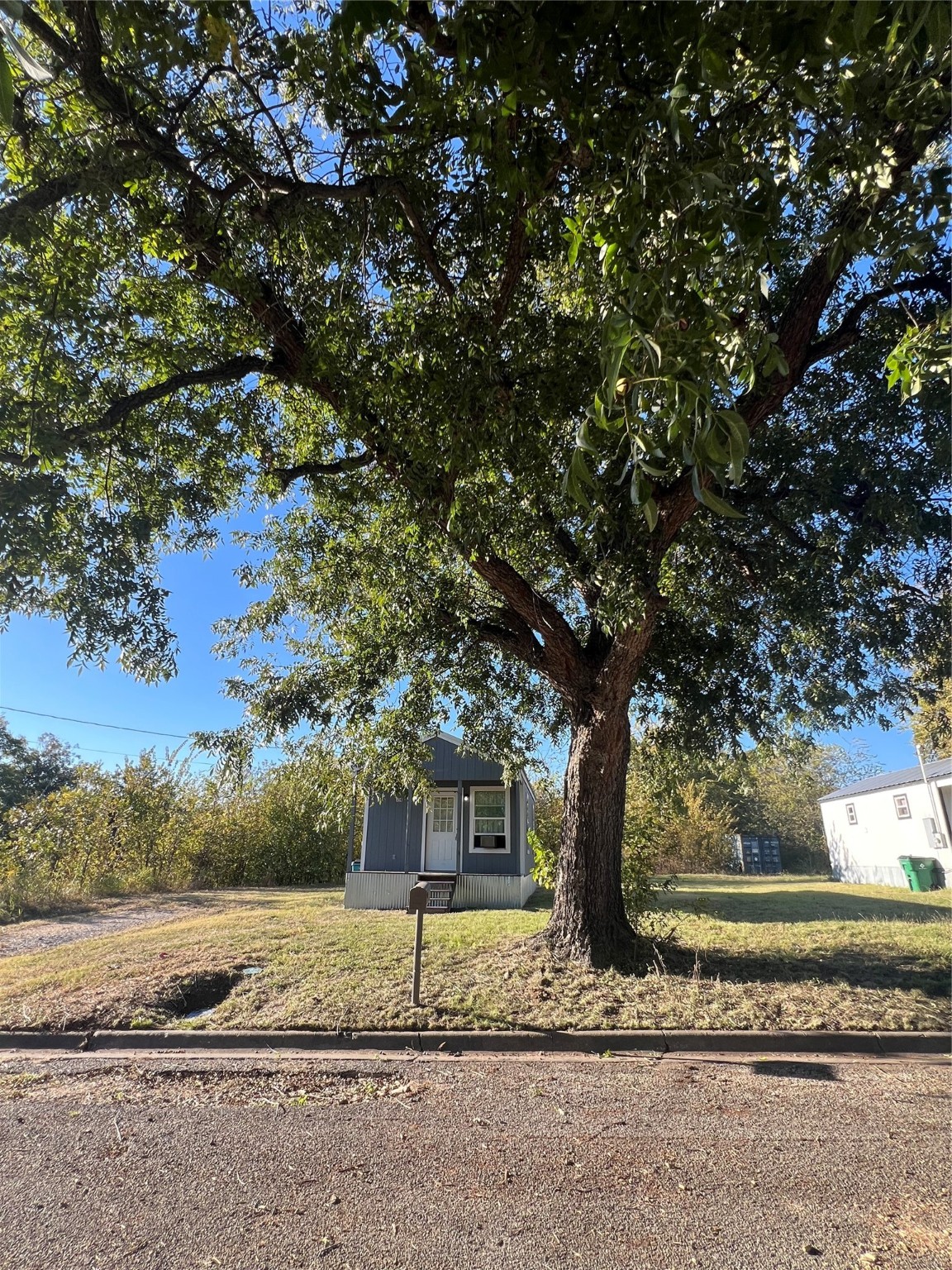 414 Cowan Street Bowie TX 76230