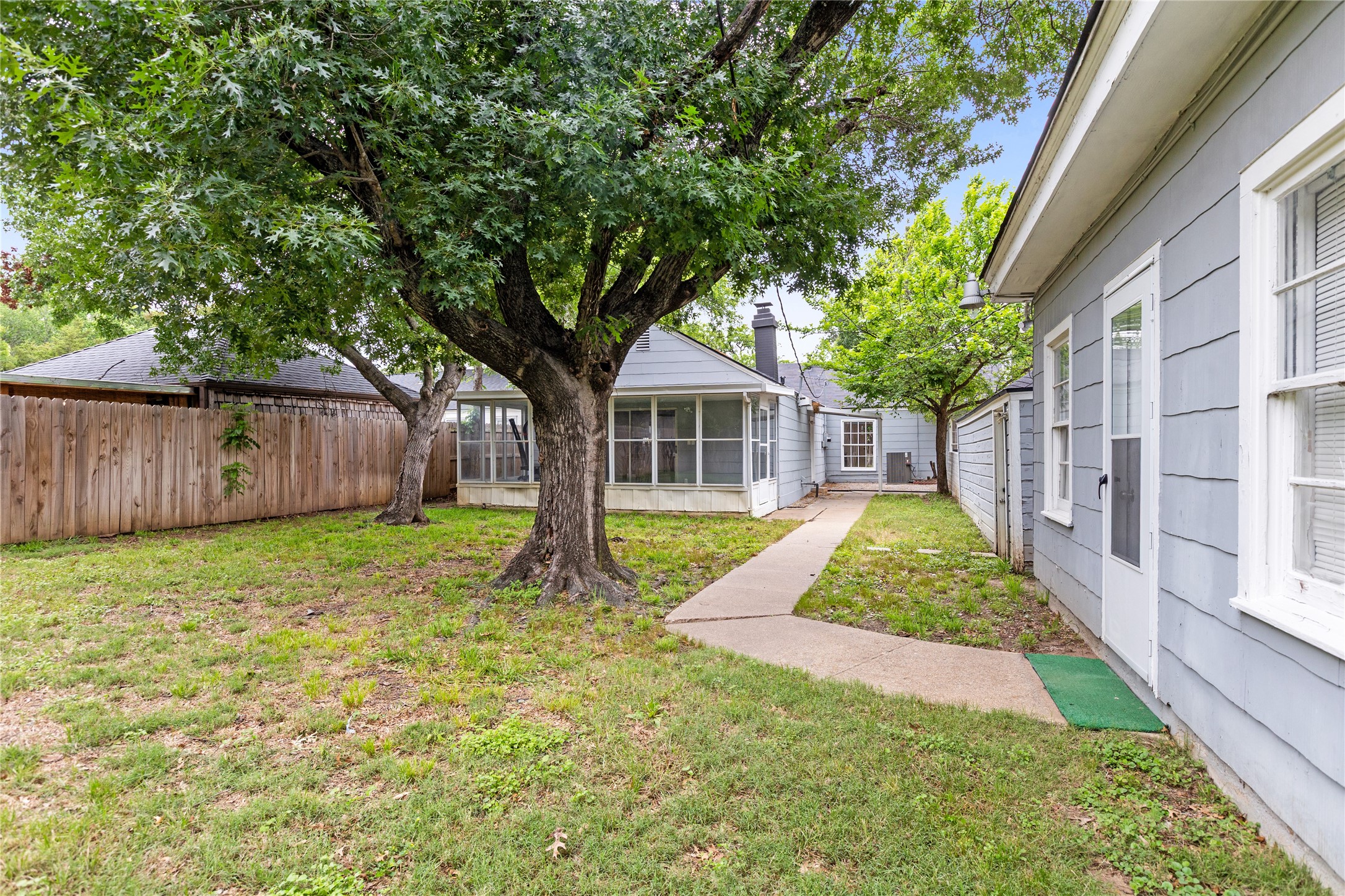 4316 Kenwood Court Fort Worth TX 76103