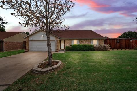 831 Woodcrest Drive Grand Prairie TX 75052