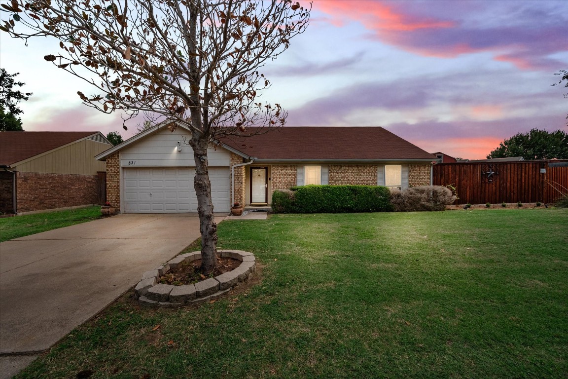 831 Woodcrest Drive Grand Prairie TX 75052