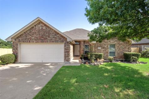 1901 Mary Ann Lane Burleson TX 76028