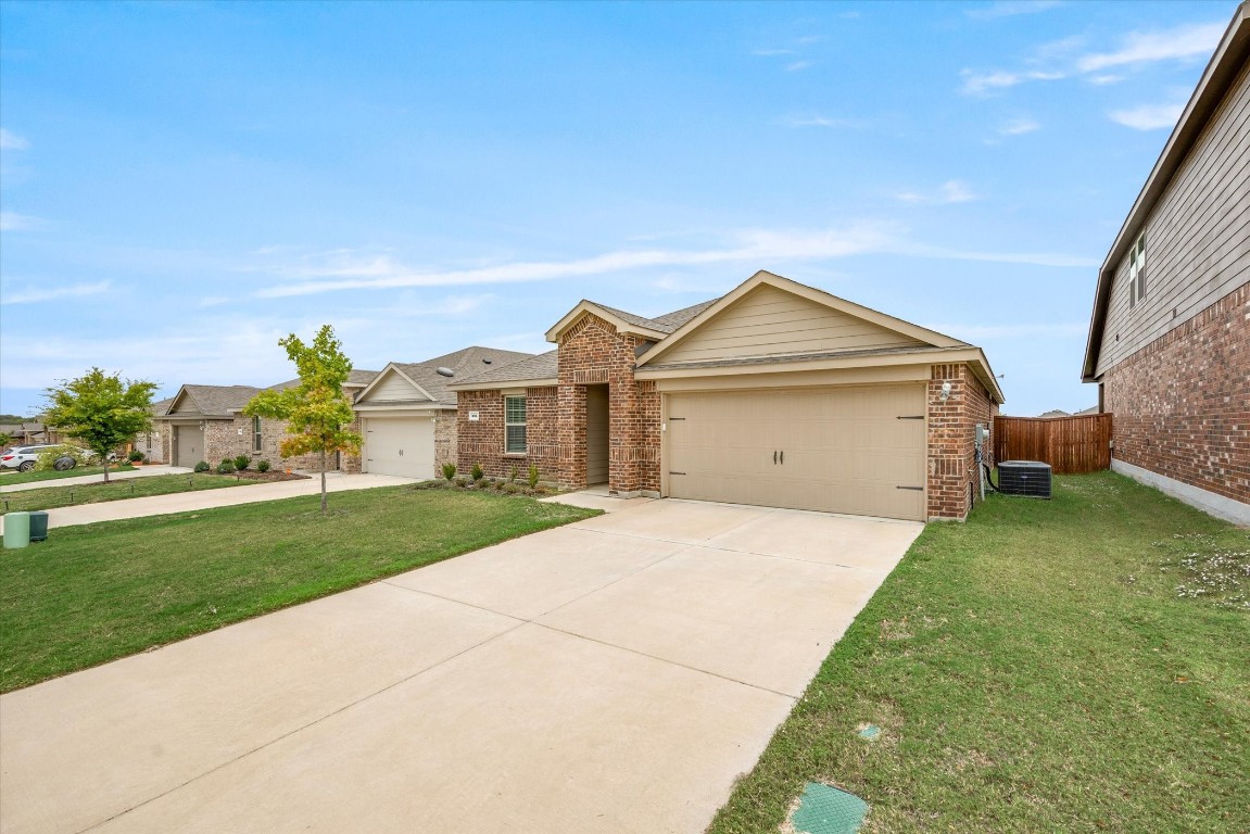805 Fueller Drive Aubrey TX 76227