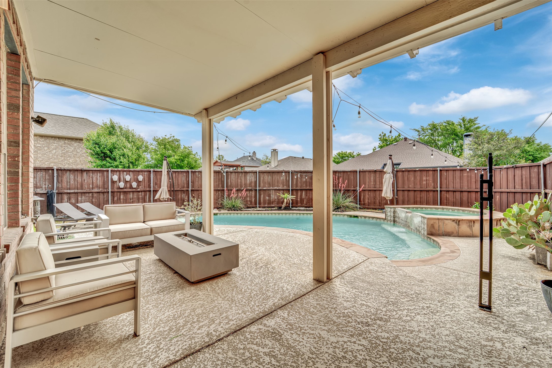 1210 Rooney Lane Carrollton TX 75007