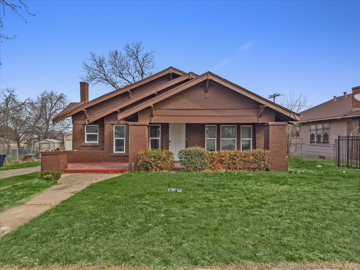 817 Marion Avenue Fort Worth TX 76104