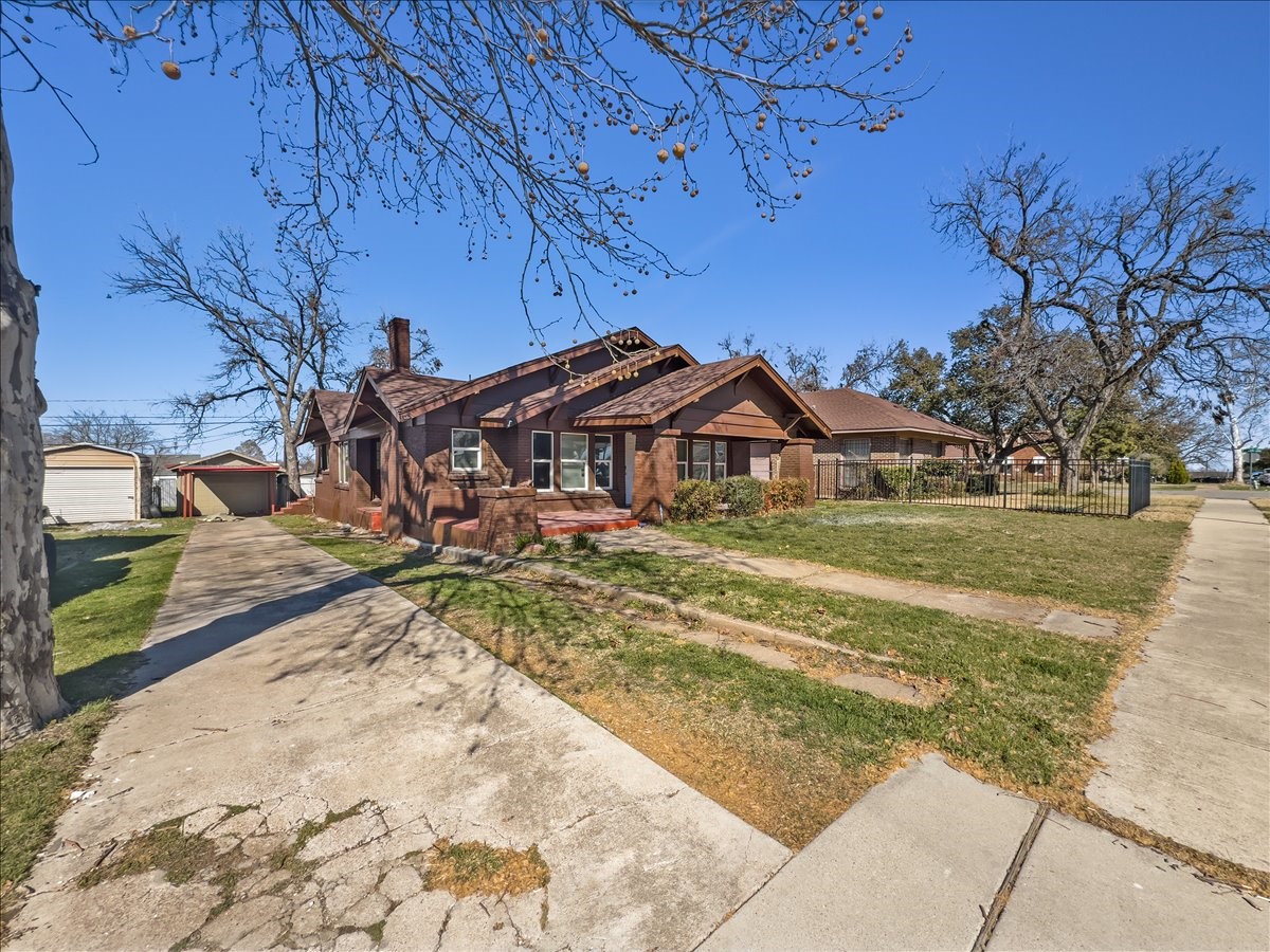817 Marion Avenue Fort Worth TX 76104