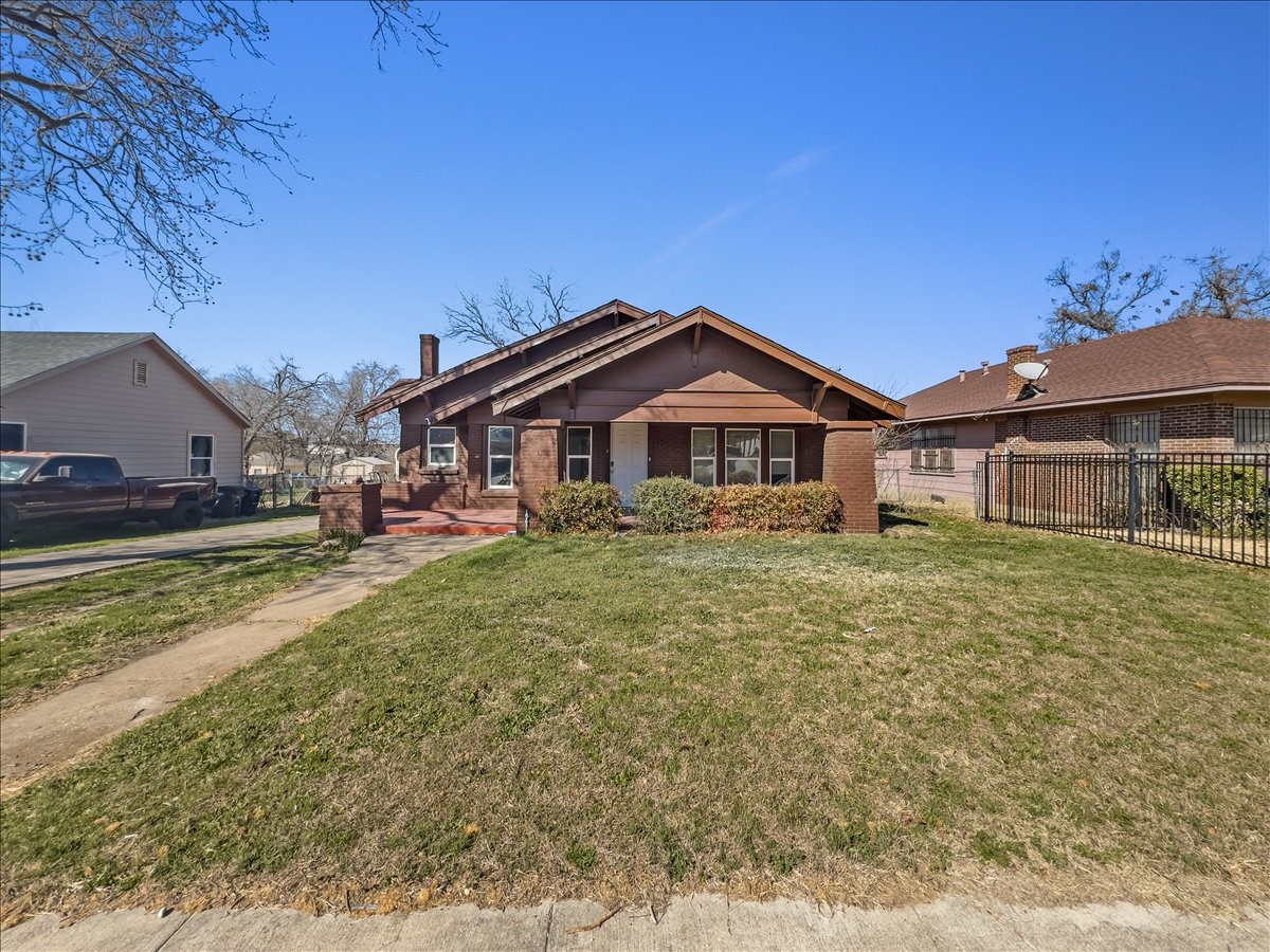 817 Marion Avenue Fort Worth TX 76104