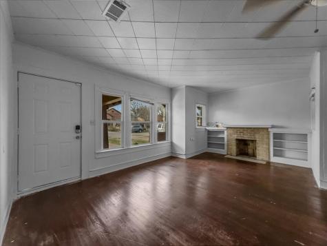 817 Marion Avenue Fort Worth TX 76104