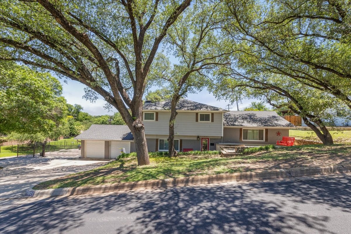 1801 Dakar Road E Fort Worth TX 76116