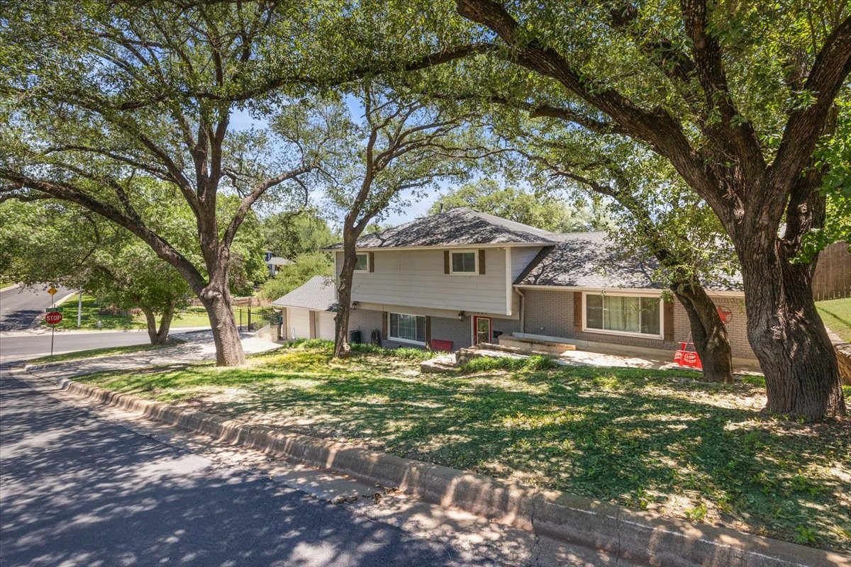 1801 Dakar Road E Fort Worth TX 76116