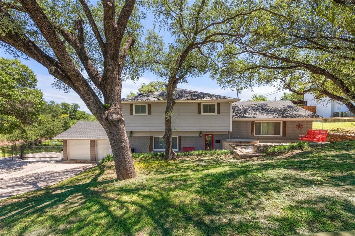 1801 Dakar Road E Fort Worth TX 76116