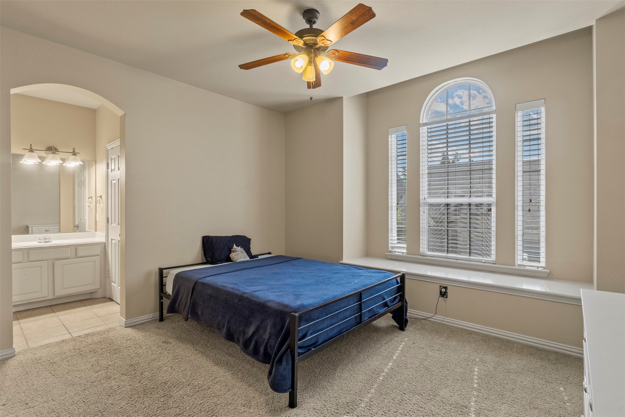 2302 Grizzly Run Lane Euless TX 76039