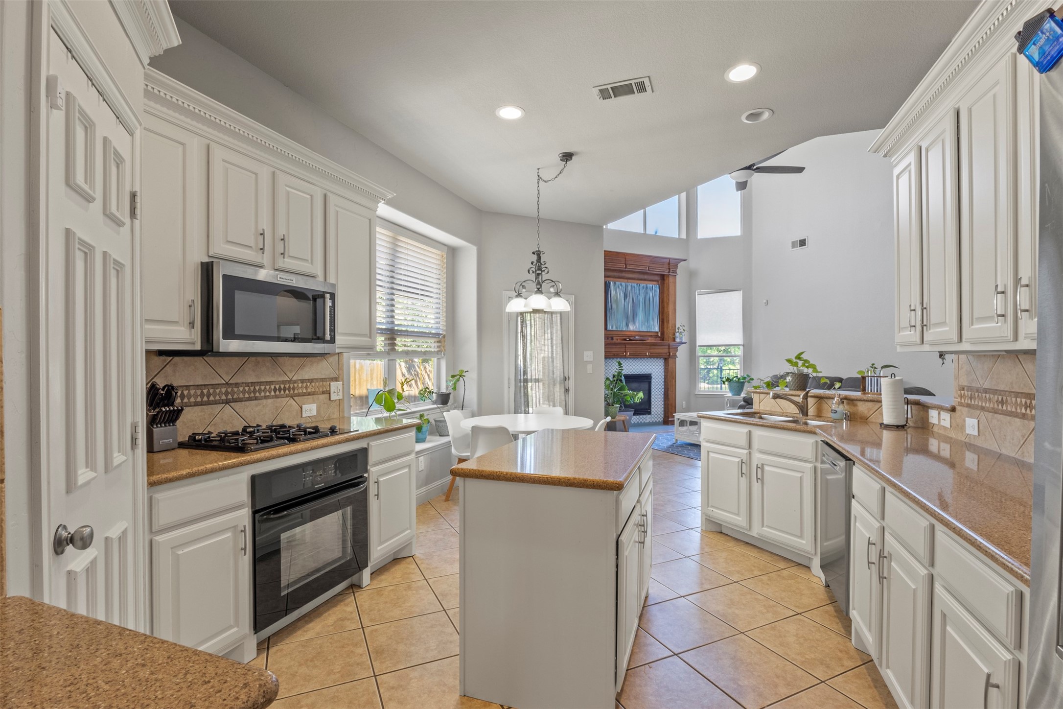 2302 Grizzly Run Lane Euless TX 76039
