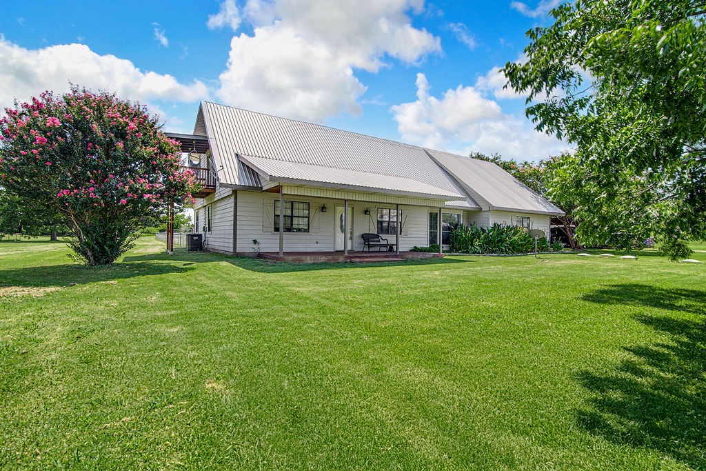 2022 Tepar Lane Cleburne TX 76031