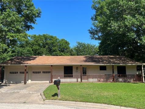 8 Brookhollow Circle Gainesville TX 76240