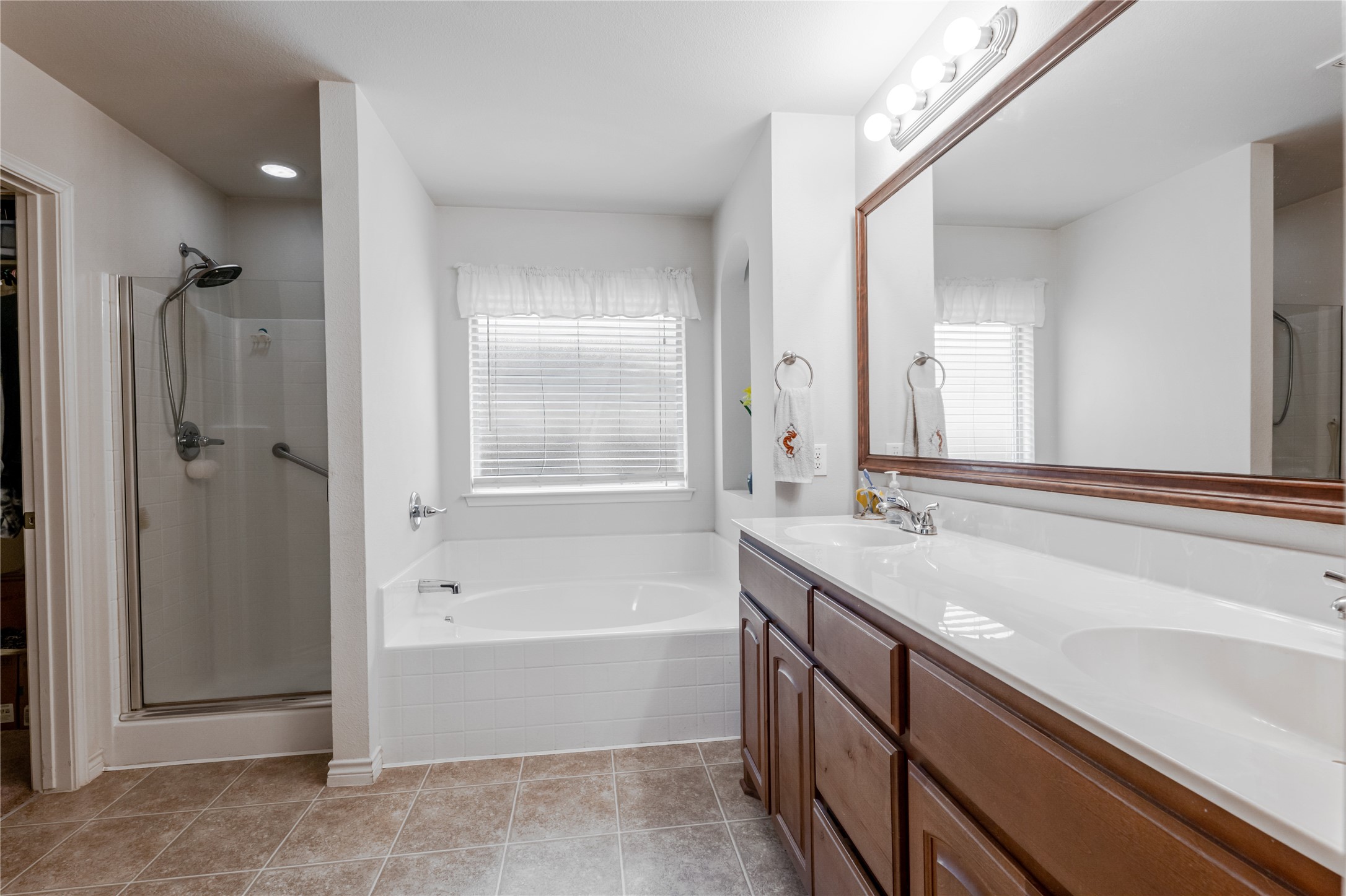1408 Lauren Lane Granbury TX 76048