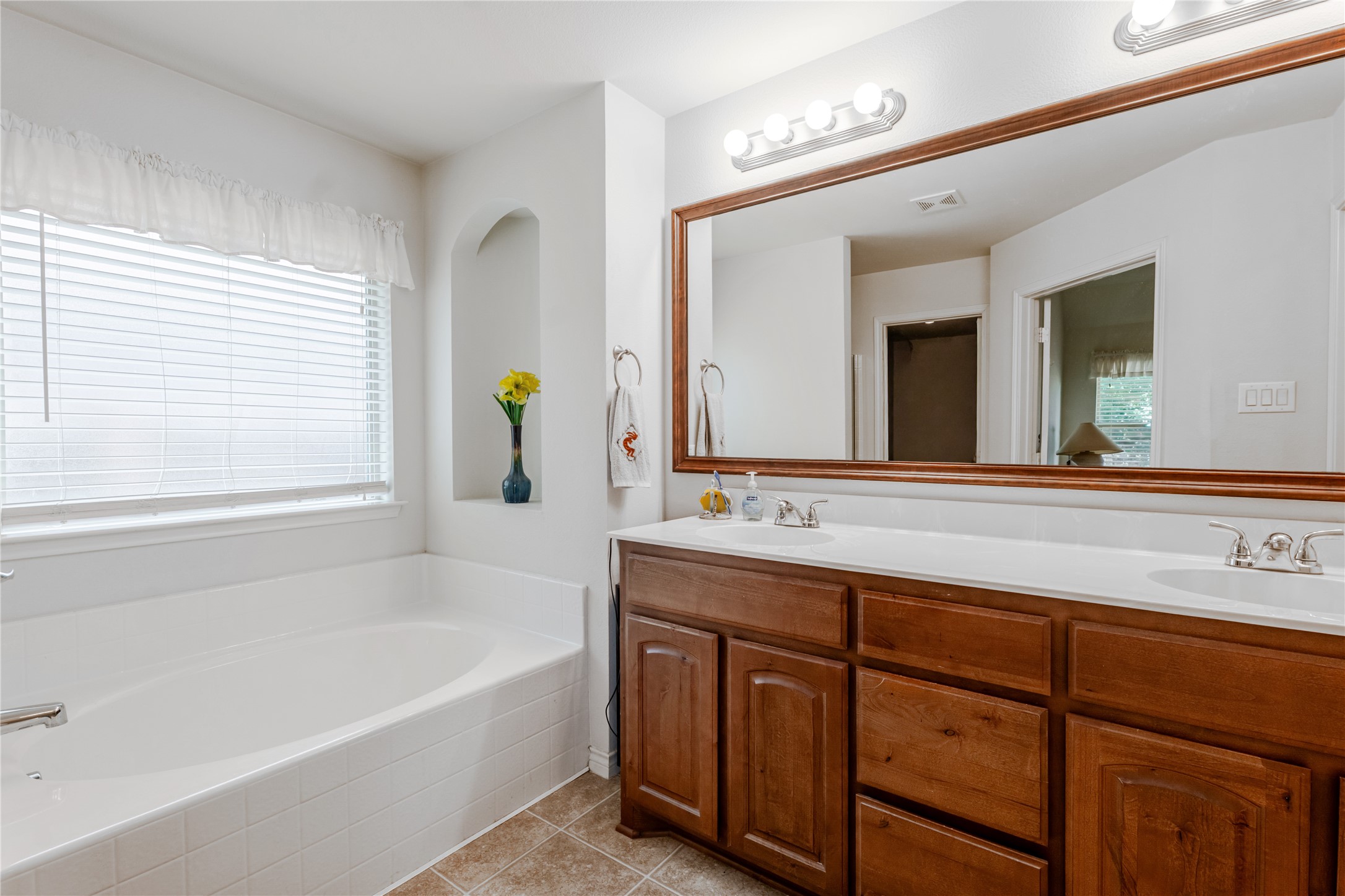 1408 Lauren Lane Granbury TX 76048
