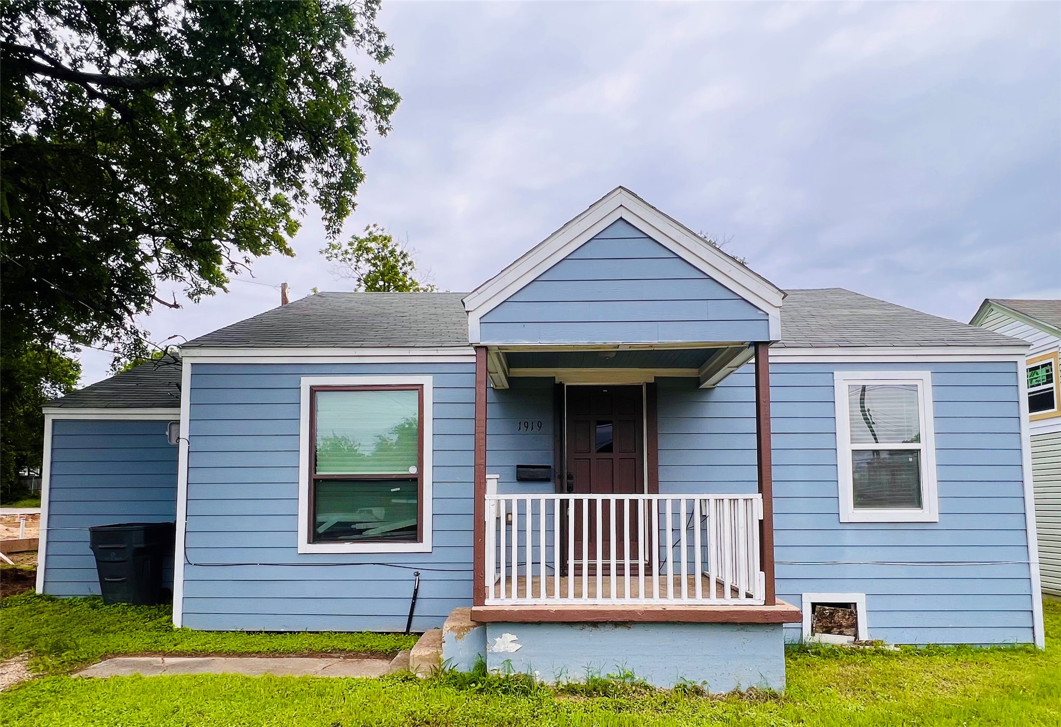 1919 E Ledbetter Drive Dallas TX 75216