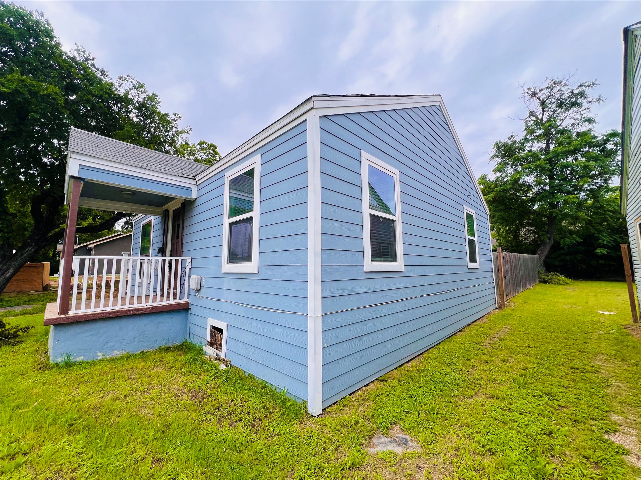 1919 E Ledbetter Drive Dallas TX 75216