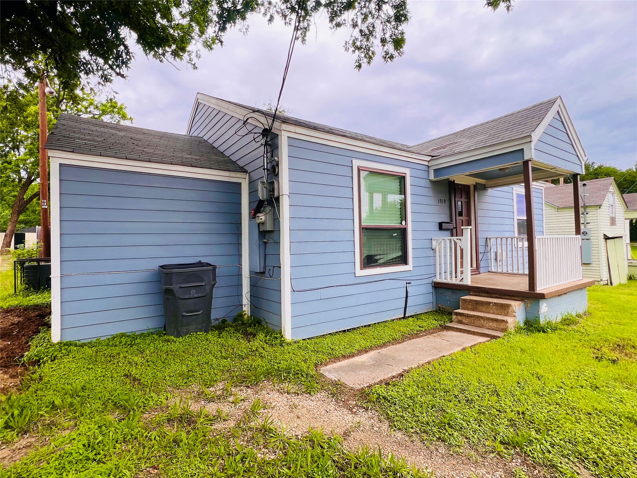1919 E Ledbetter Drive Dallas TX 75216