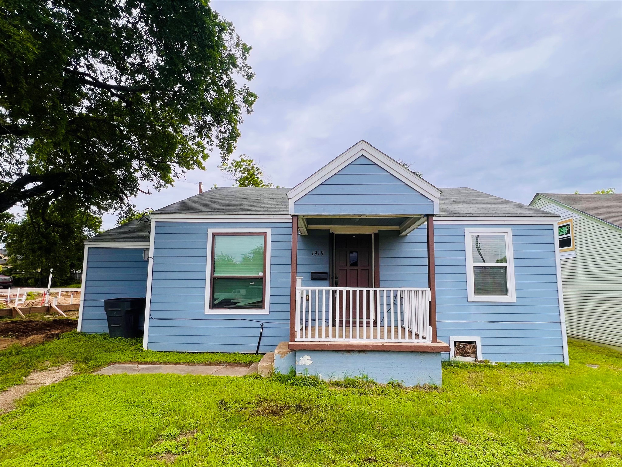 1919 E Ledbetter Drive Dallas TX 75216