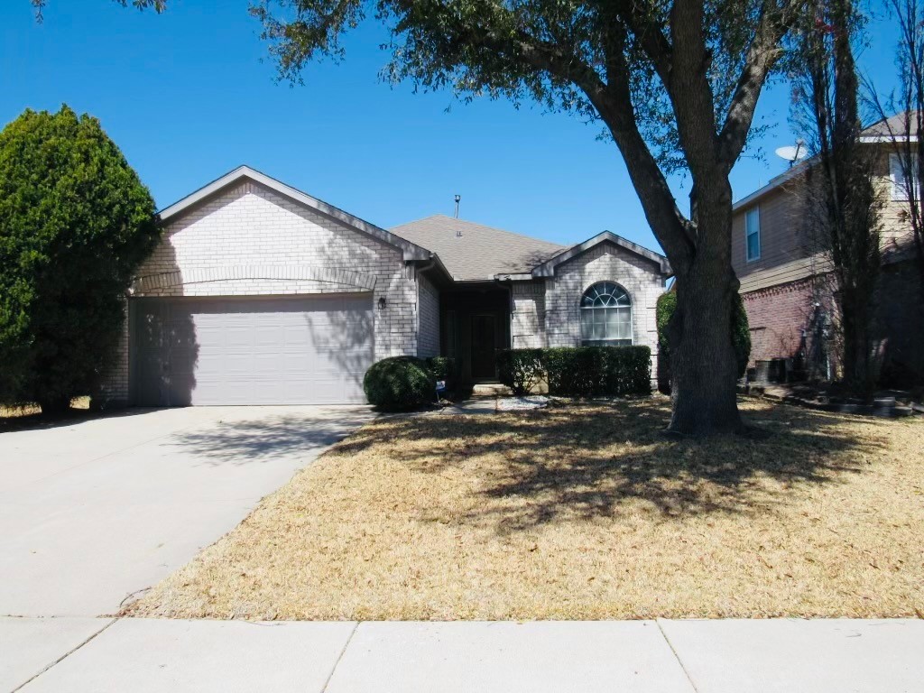 2724 N Hampton Drive Grand Prairie TX 75052