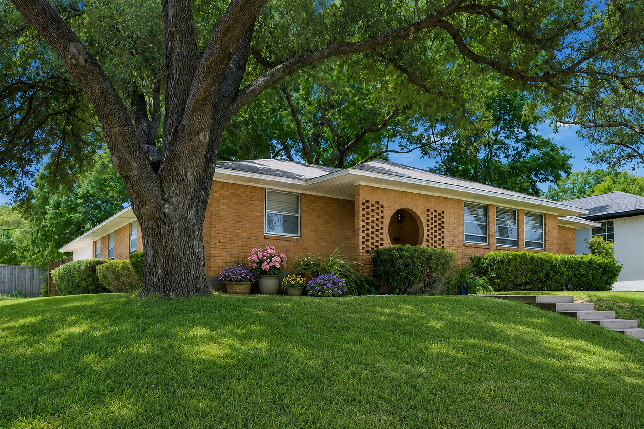 635 Classen Drive Dallas TX 75218