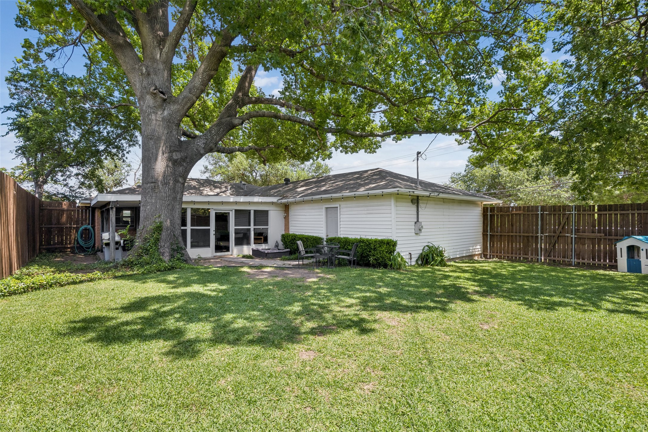 635 Classen Drive Dallas TX 75218