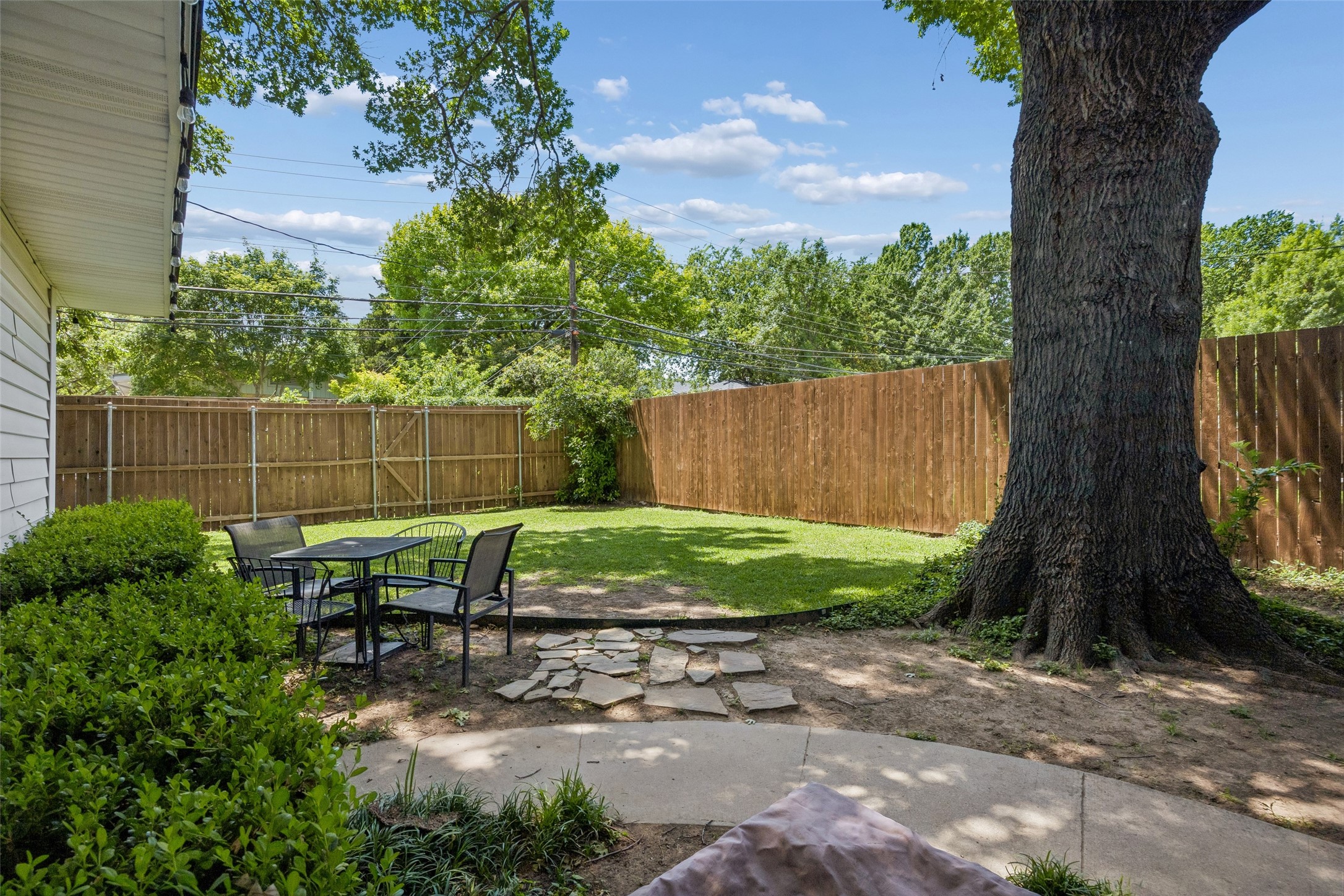 635 Classen Drive Dallas TX 75218
