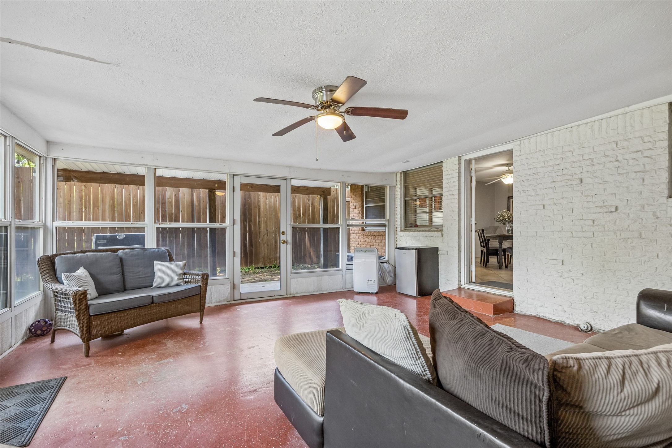 635 Classen Drive Dallas TX 75218