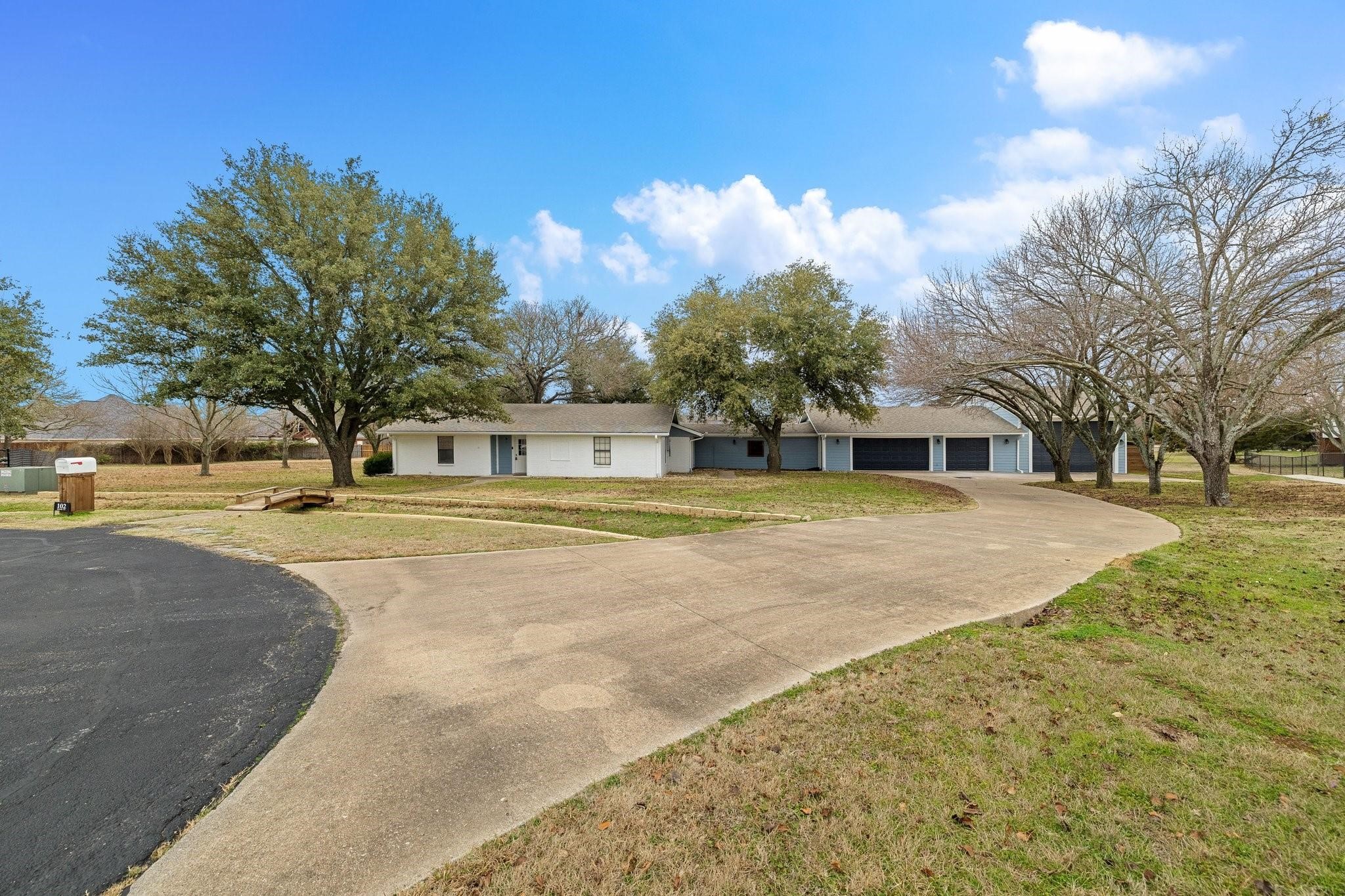 102 Bowie Cove Gainesville TX 76240