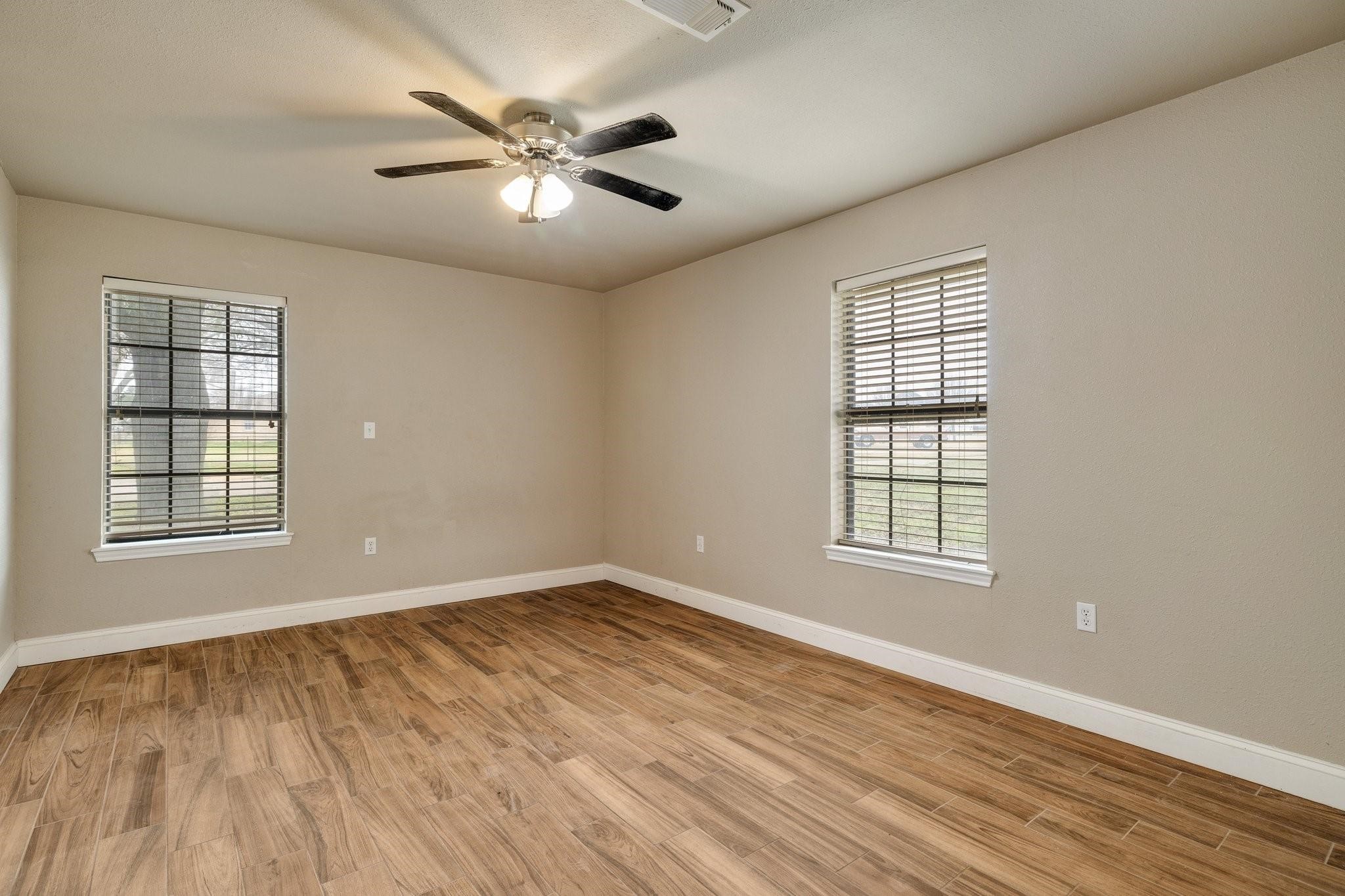 102 Bowie Cove Gainesville TX 76240
