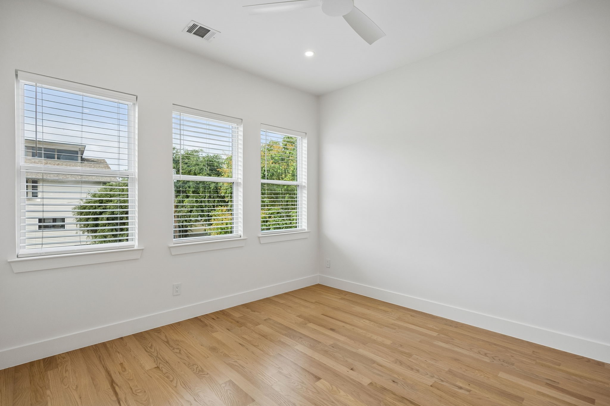 5104 Vandelia Street Dallas TX 75235