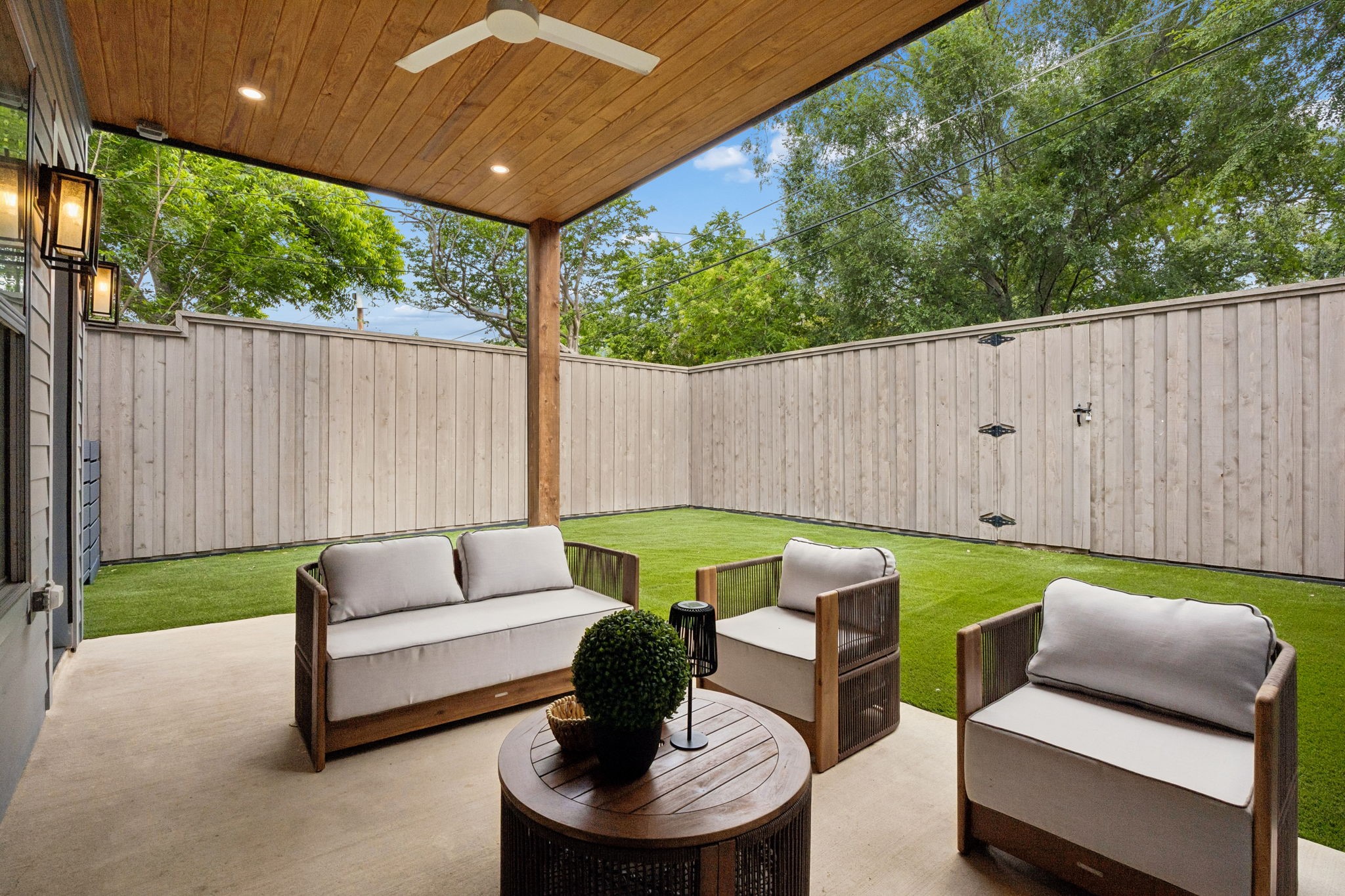5104 Vandelia Street Dallas TX 75235