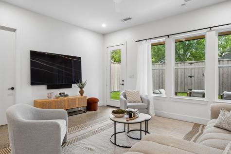 5104 Vandelia Street Dallas TX 75235