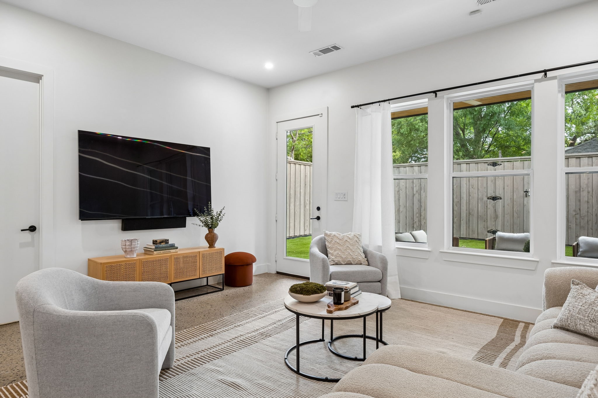 5104 Vandelia Street Dallas TX 75235
