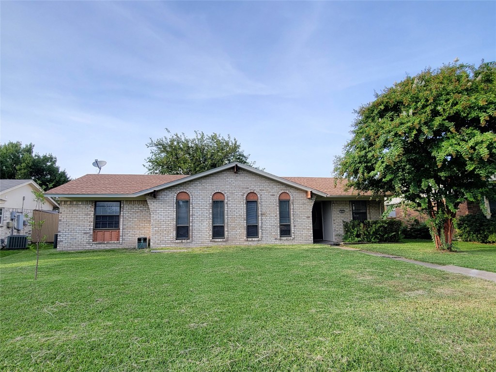 1825 Crockett Street Garland TX 75042