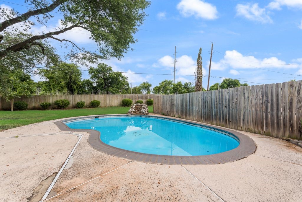 1606 Beaver Creek Drive Duncanville TX 75137