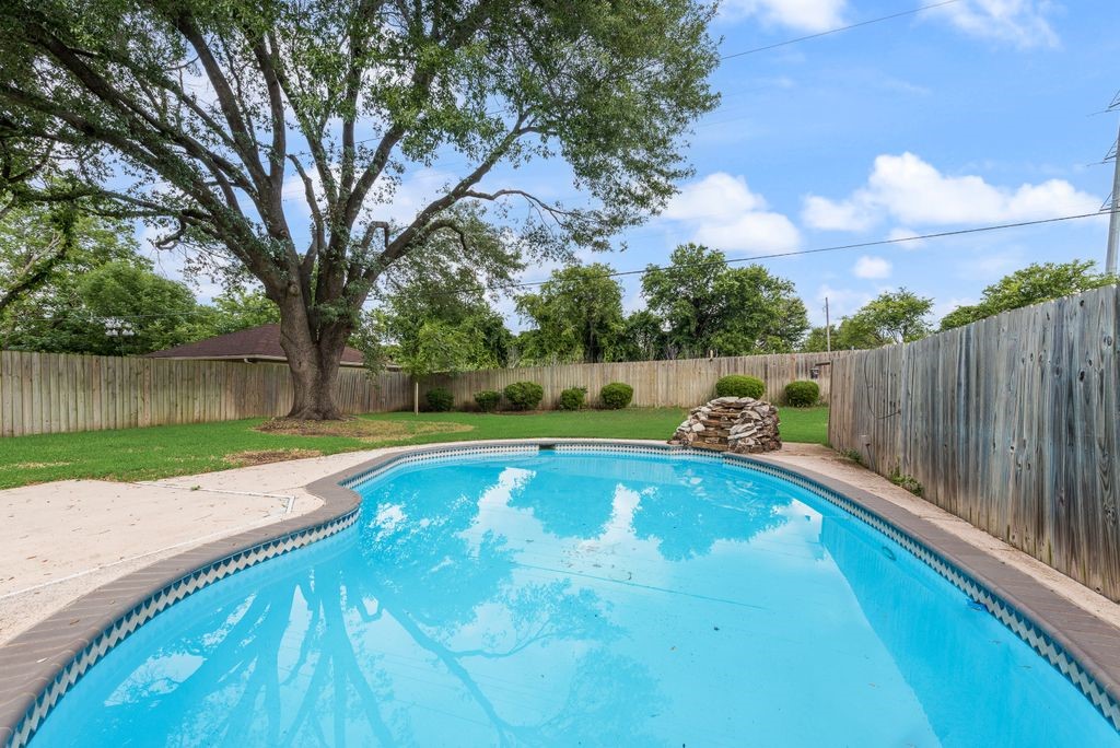 1606 Beaver Creek Drive Duncanville TX 75137