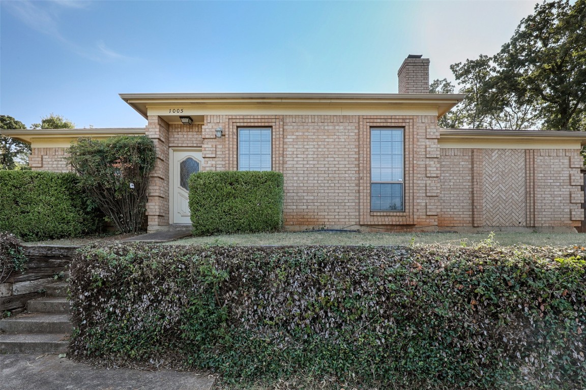 1005 Woodcreek Court Euless TX 76039