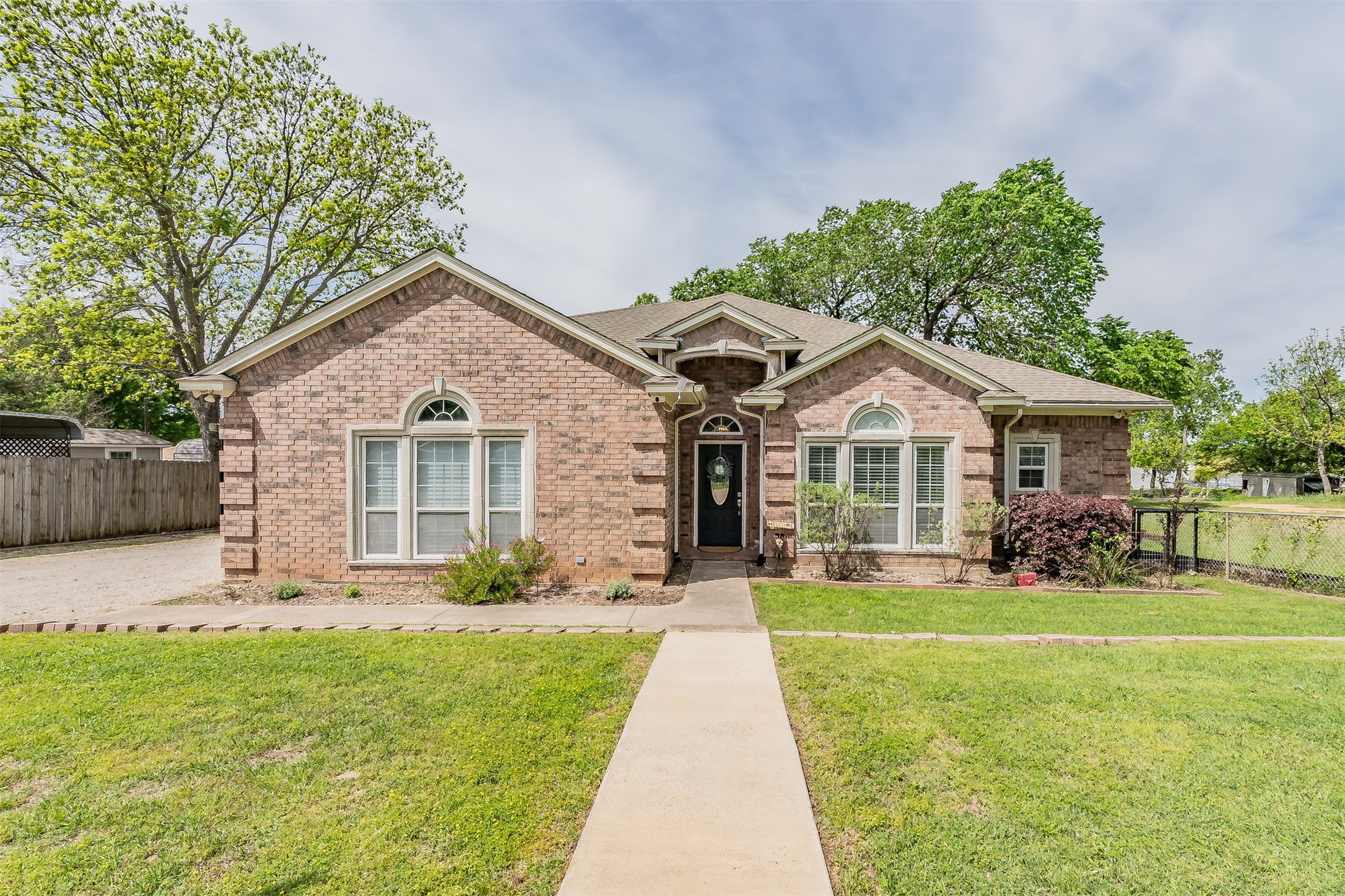 393 County Road 4874 Newark TX 76071