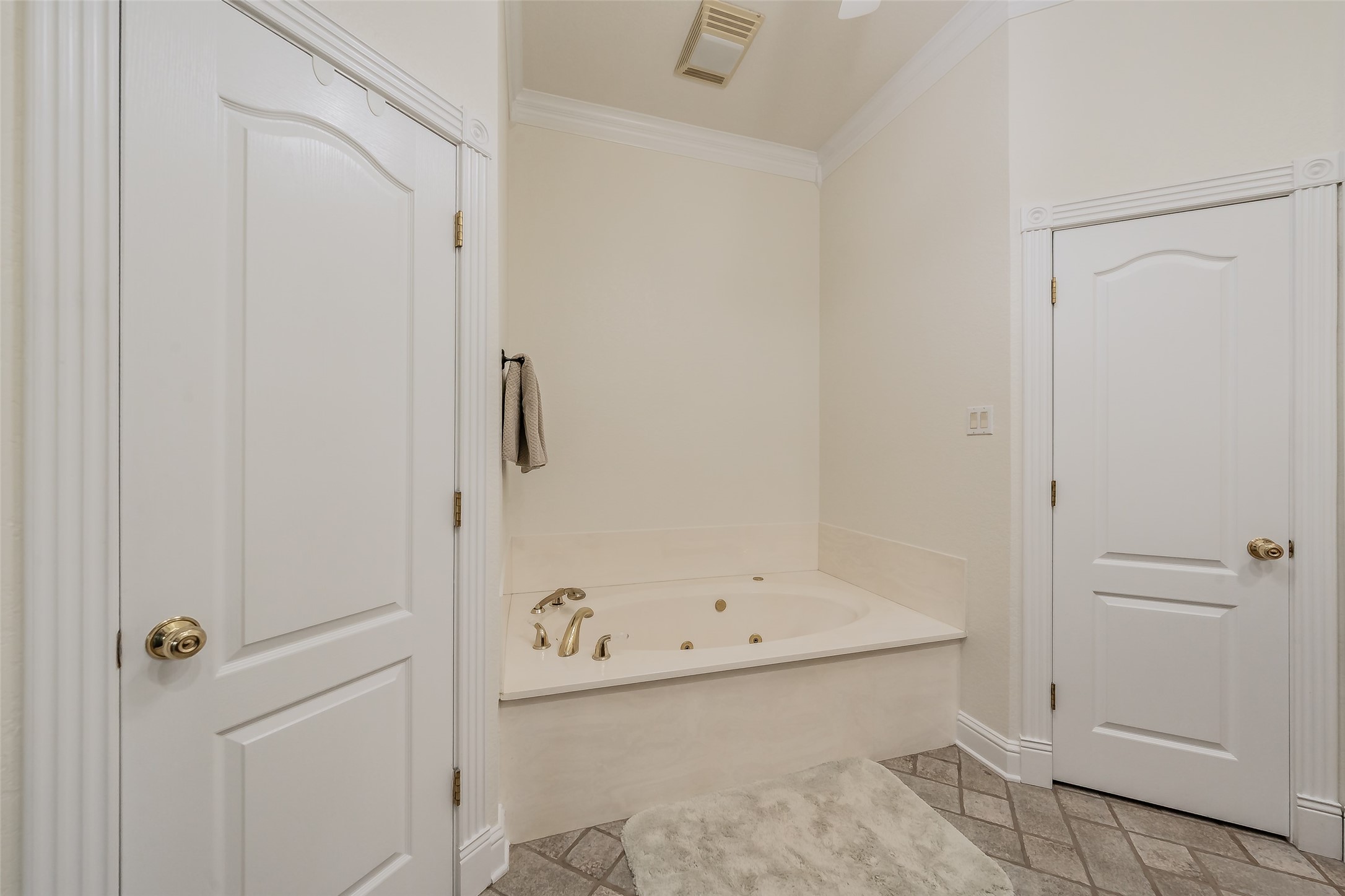 393 County Road 4874 Newark TX 76071