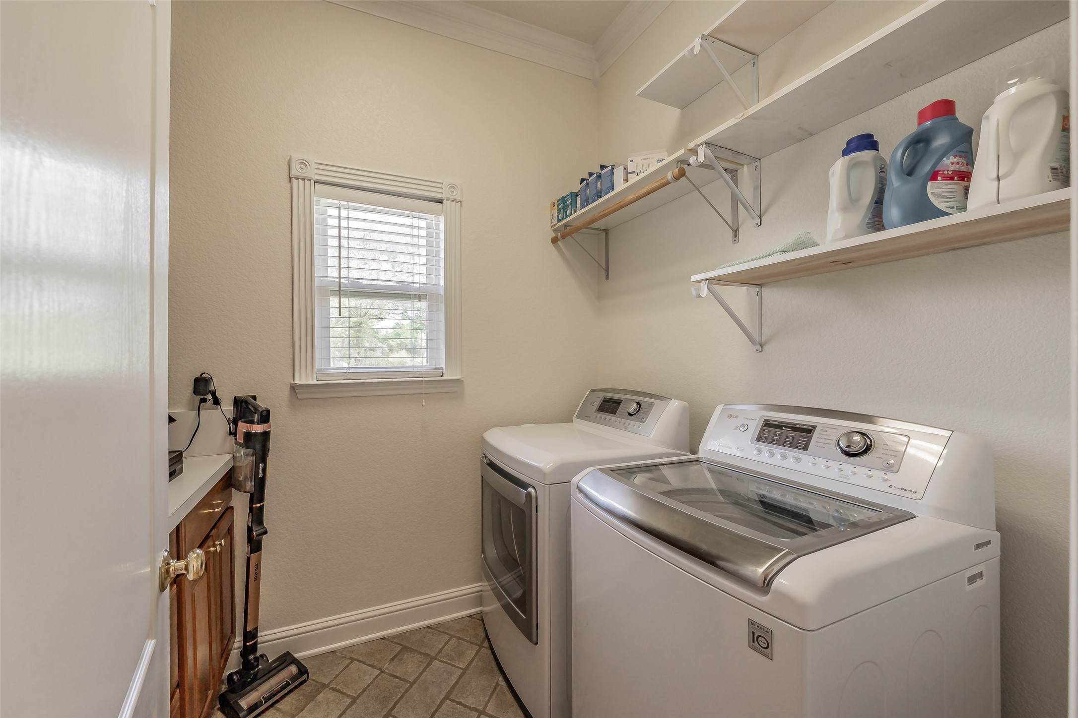 393 County Road 4874 Newark TX 76071