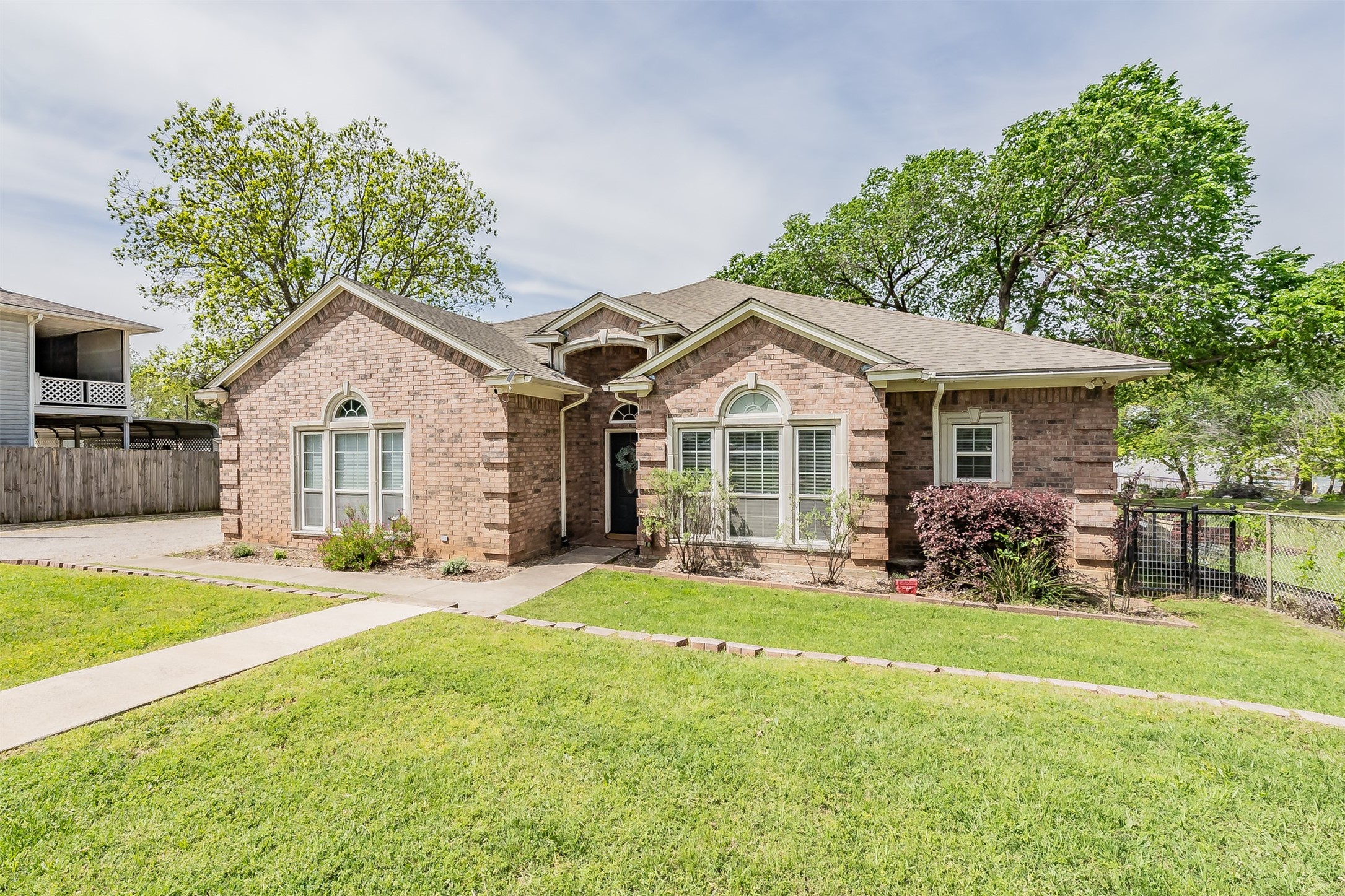 393 County Road 4874 Newark TX 76071