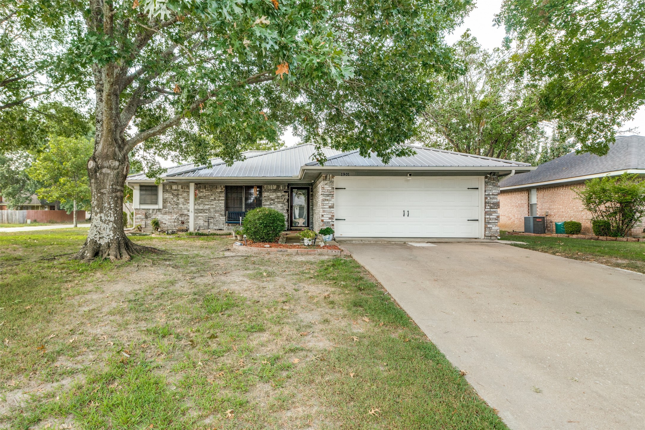 1901 La Fontaine Lane Greenville TX 75402