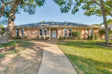 935 Hunters Creek Drive Desoto TX 75115